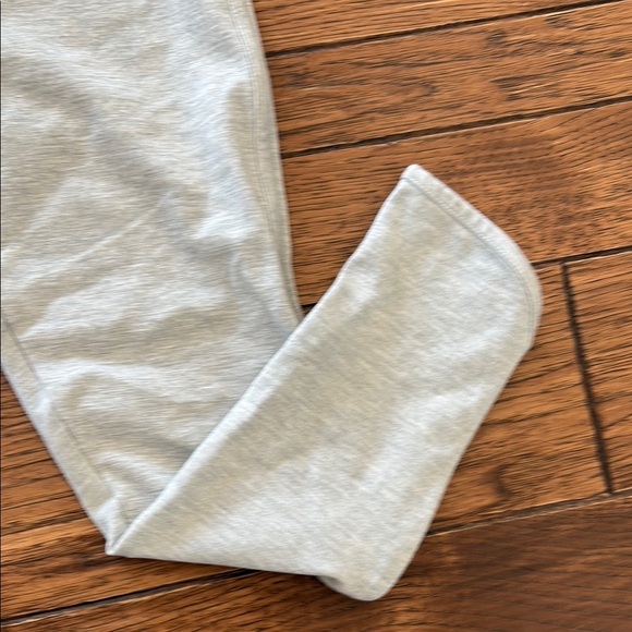 Lou & Grey Gray Leggings with Ribbed Waistband and Tapered Legs - Picture 4 of 7